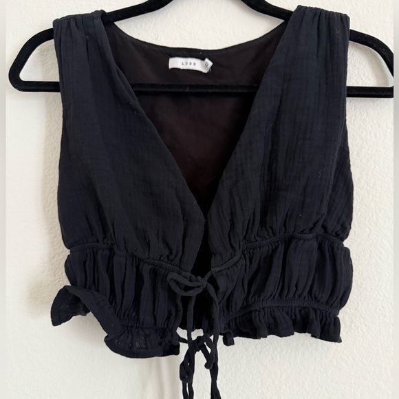 Lush Tops - Lush Black Sleeveless Crop Top